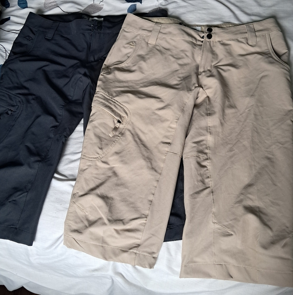 Lot of 2 Womens Size 10 Alpine Design Capris, Black & Khaki, 17" Inseam Preowned